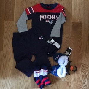 New with tag Patriots logo baby attire
